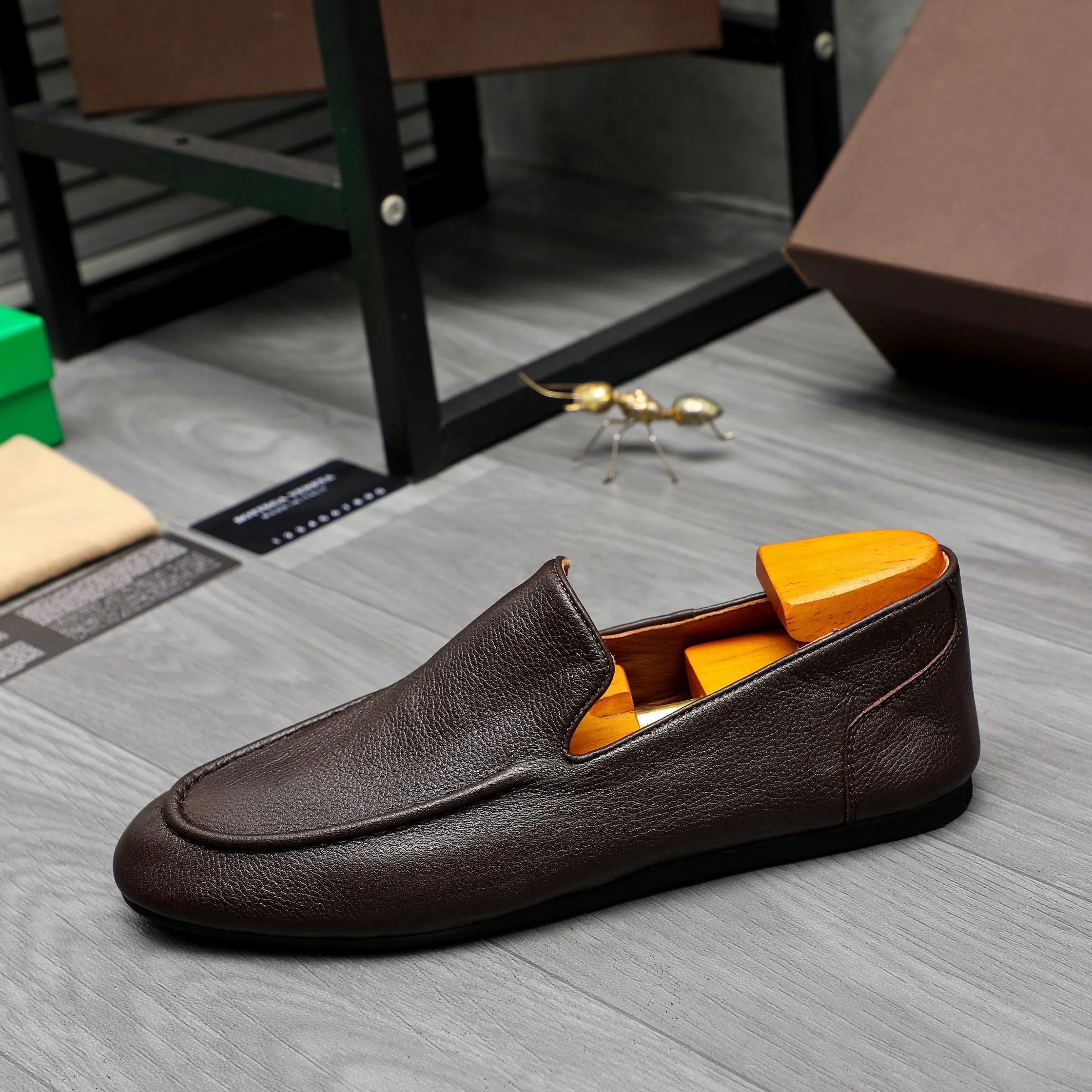Men's shoes 💰460 Product trademark: BV "Bottega Veneta" soft leather slip-on men's shoes Regular size: 39-45 Product materials: Selected high-quality cowhide upper, cowhide lining, original outsole